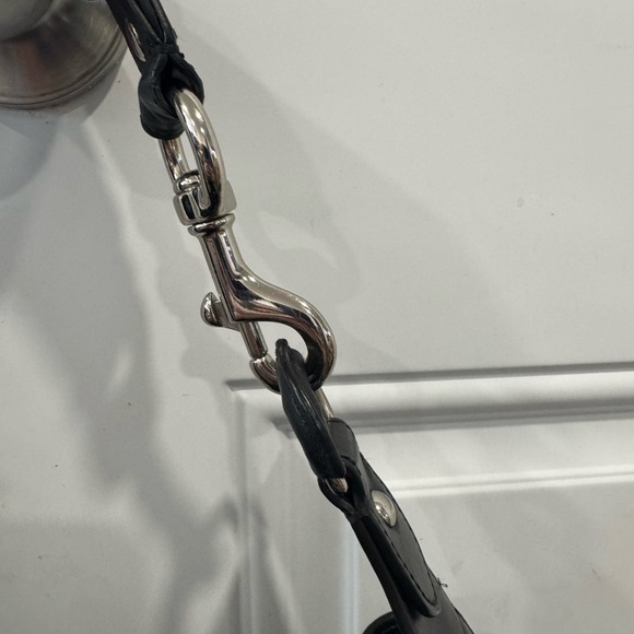 Coach basket weave leather bucket shoulder bag. Black and silver - Picture 4 of 8